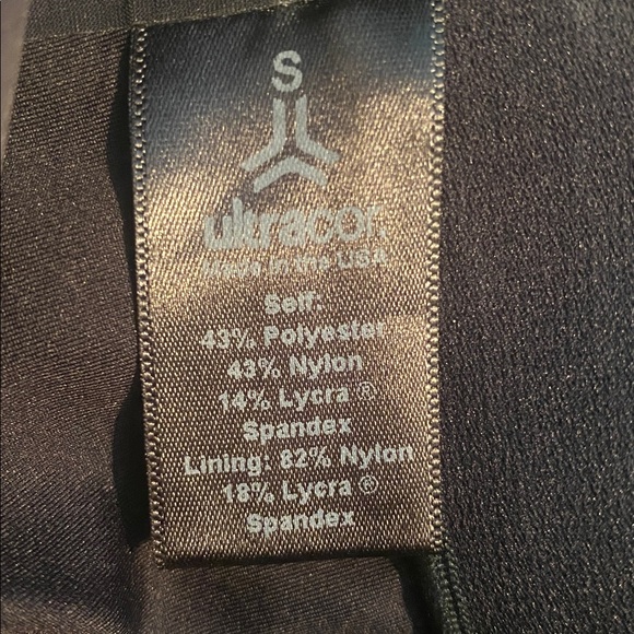 Ultracor workout top size small black with design . Front and back - Picture 5 of 5